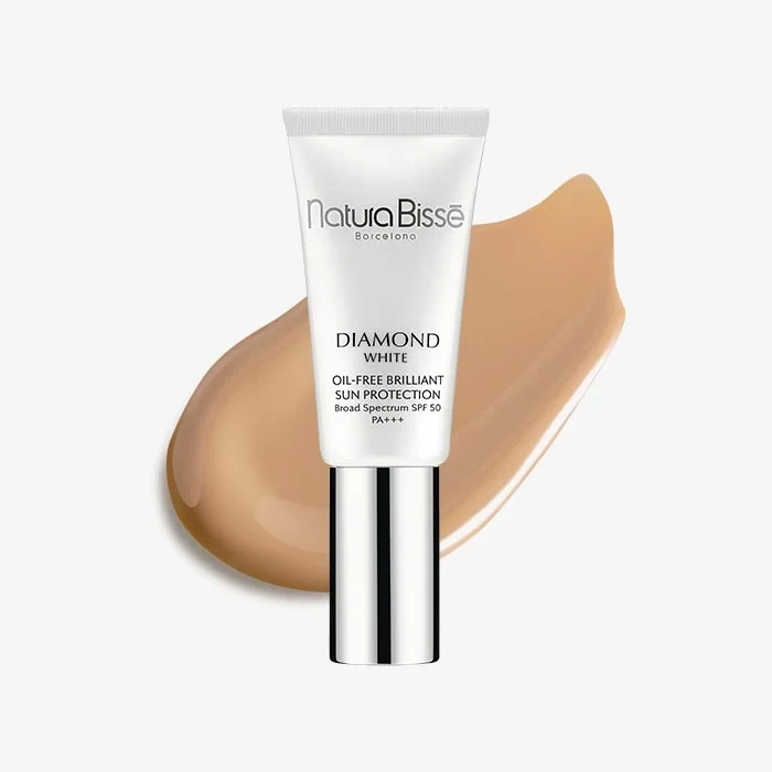 Natura Bissé Diamond SPF 50 PA+++ Oil-Free Brilliant Sun Protection | Izgaismojošs tonējošs saules aizsargkrēms sejai SPF 50 PA+++ 30 ml