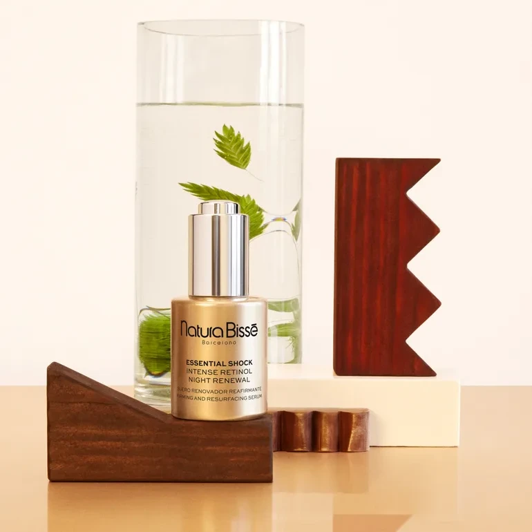Natura Bissé Essential Shock Intense Retinol Night Renewal | Nostiprinošs un atjaunojošs nakts serums ar retinolu 30 ml