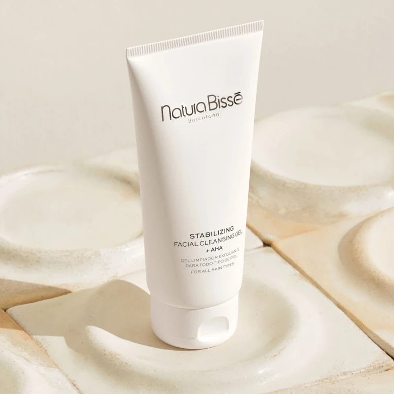 Natura Bissé Stabilizing Facial Cleansing Gel With AHA + PHA | Eksfoliējošs attīrošs sejas gēls ar AHA un PHA skābēm 200 ml