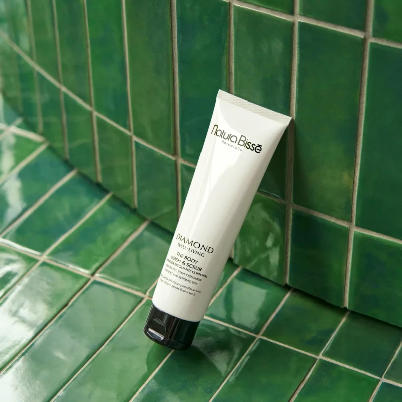 Natura Bissé Diamond Well‑Living The Body Wash and Scrub | Очищающий и отшелушивающий скраб для тела 150 мл