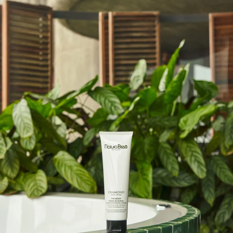 Natura Bissé Diamond Well‑Living The Body Wash and Scrub | Очищающий и отшелушивающий скраб для тела 150 мл