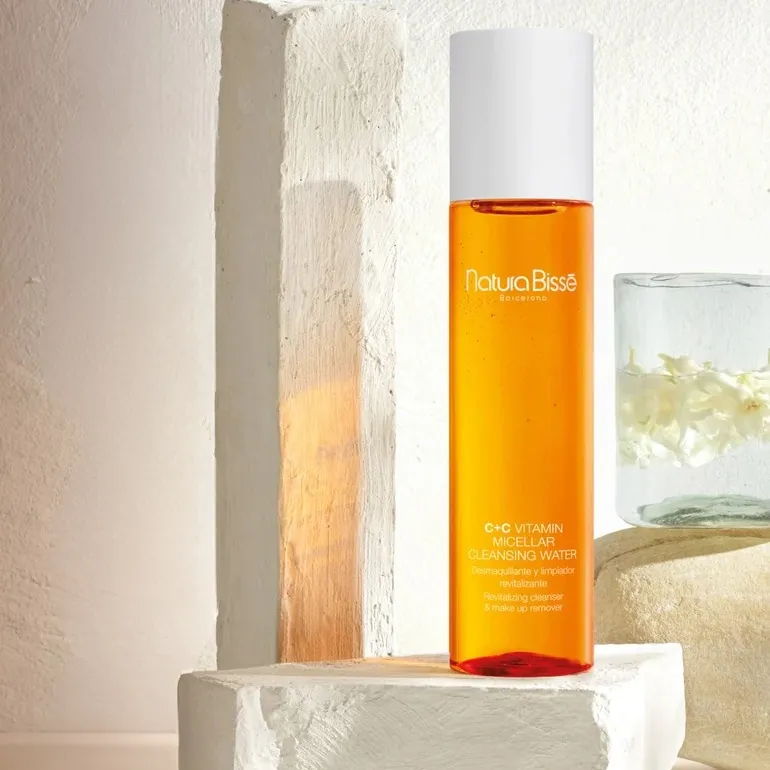 Natura Bissé C+C Vitamin Micellar Cleansing Water | Atsvaidzinošs micelārais ūdens sejas, acu un lūpu attīrīšanai 200 ml